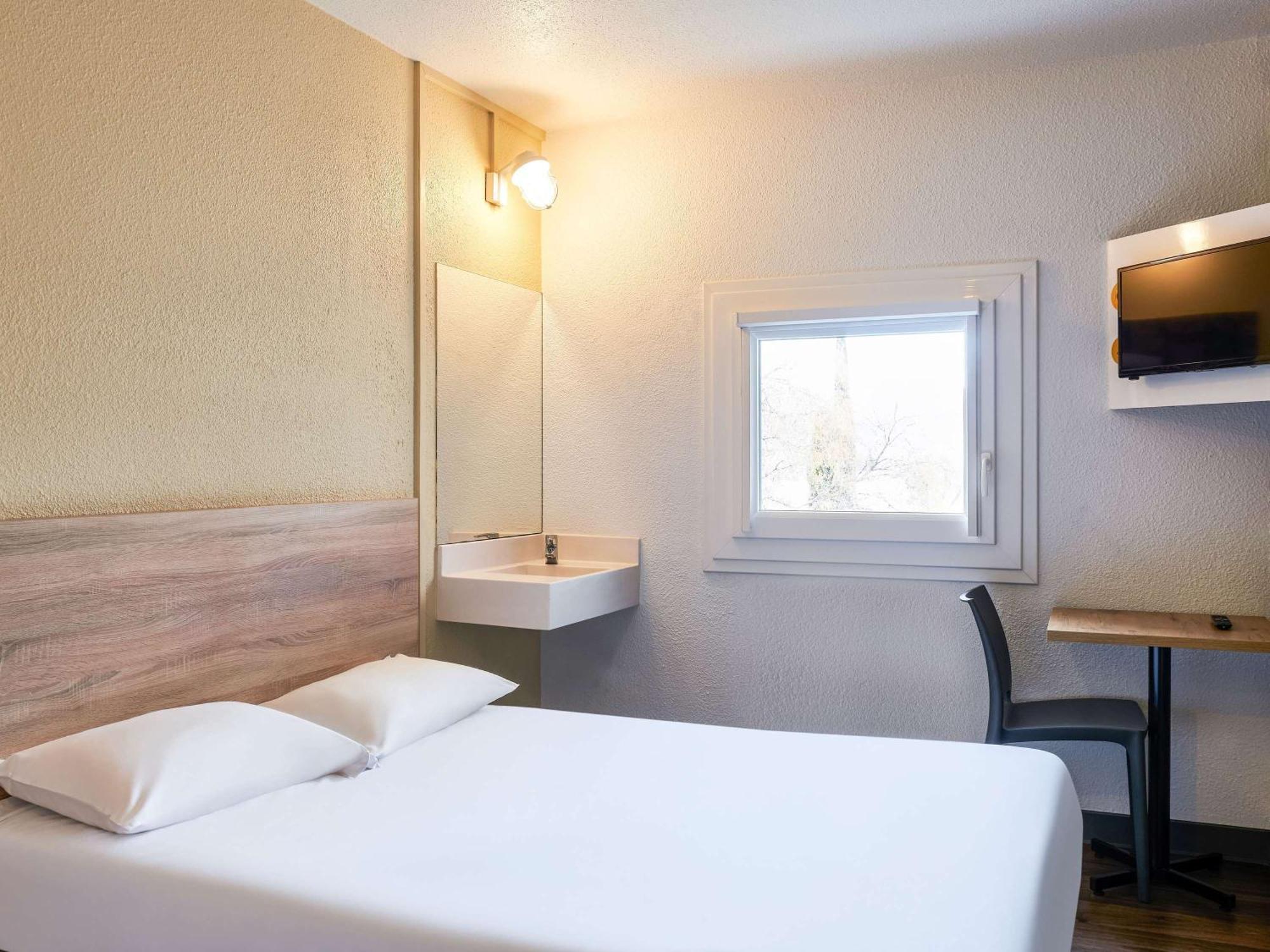 Hotelf1 Nimes Ouest ภายนอก รูปภาพ
